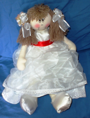 Esta boneca foi feita com muito carinho para minha cliente Tamara, confeccionei o vestido, no mesmo modelo que o da dama de honra.
